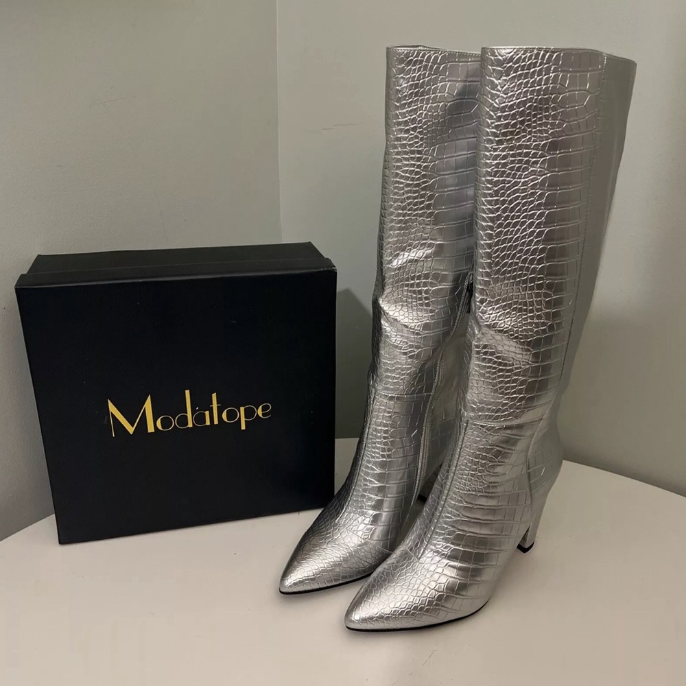 Modatope MT-B24 Womens Silver Pointed Toe Knee High Boots Size 7.5